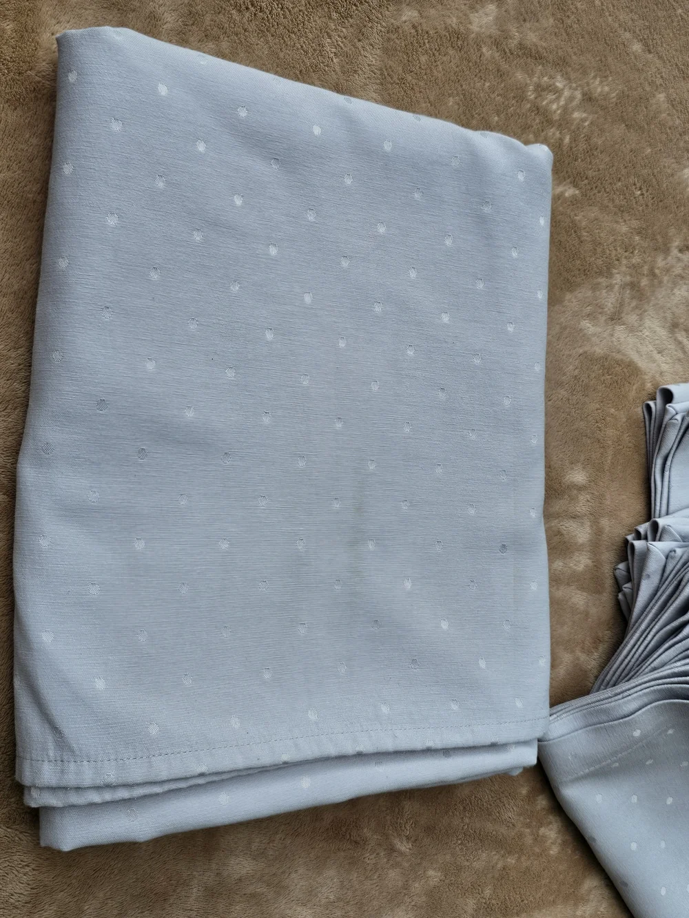 Kate Spade Tablecloth and Napkins (6) Classic Dot Pattern